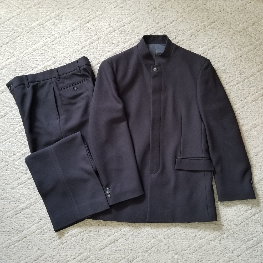 2-piece collarless suit 36R-38R